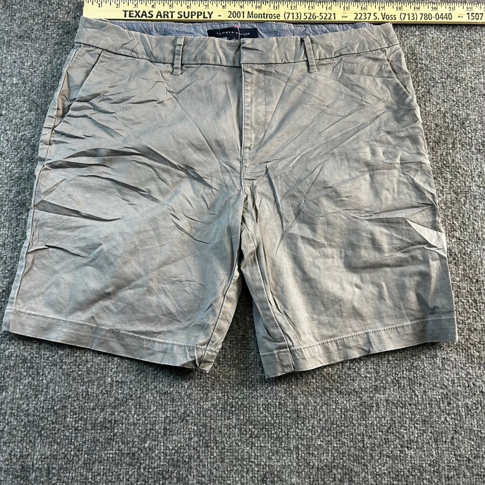 Tommy Hilfiger Shorts Womens Size 12 Grey Chino Casual Flat Front Classic Fit